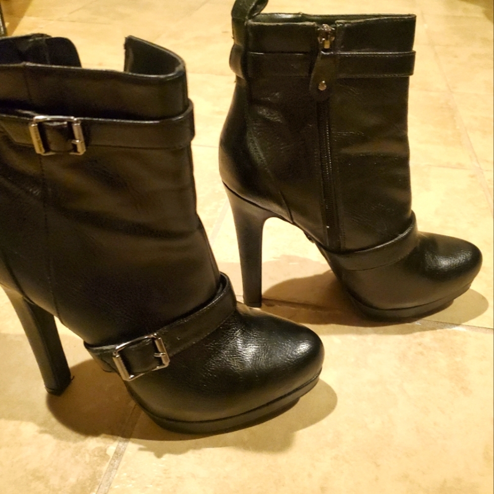 Black heeled boots